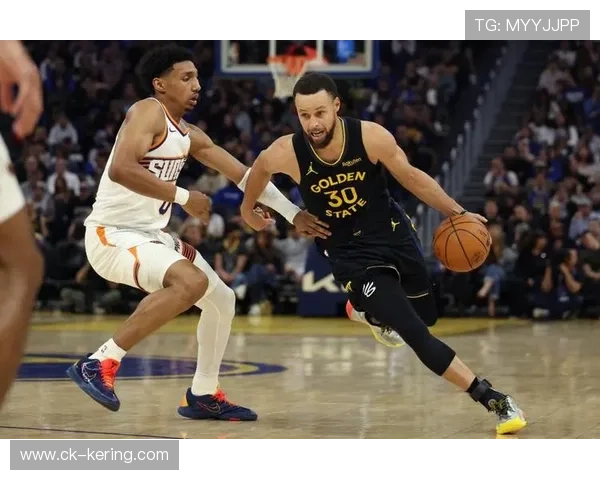 库里28分带队勇士大胜太阳，布克38分孤掌难鸣，库里8.