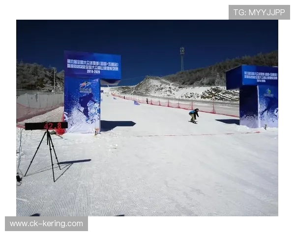 高山滑雪青训营与国际机构建立交流合作关系，高山滑雪项目